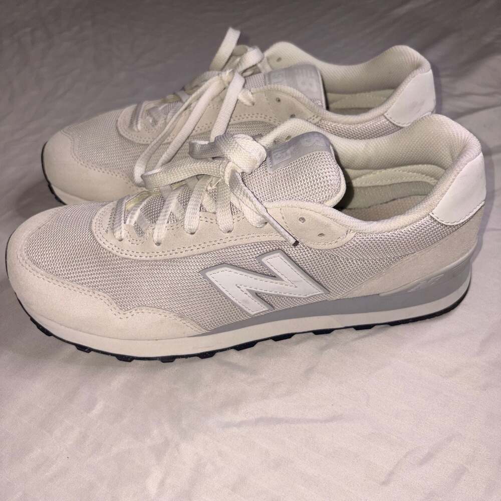 New Balance 515 v3 Sneakers in Off White/Grey